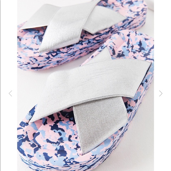 NWT Urban Outfitters Cross Confetti Slides Sandals - Picture 5 of 5